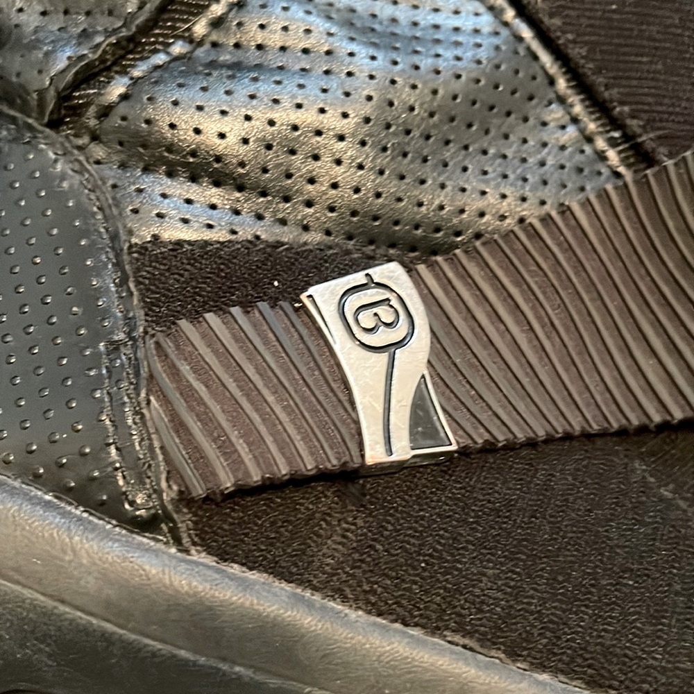 Bzees ENCHANTED. Tall & Terrific! 7M.Great condition! Rubber sole, side zipper.